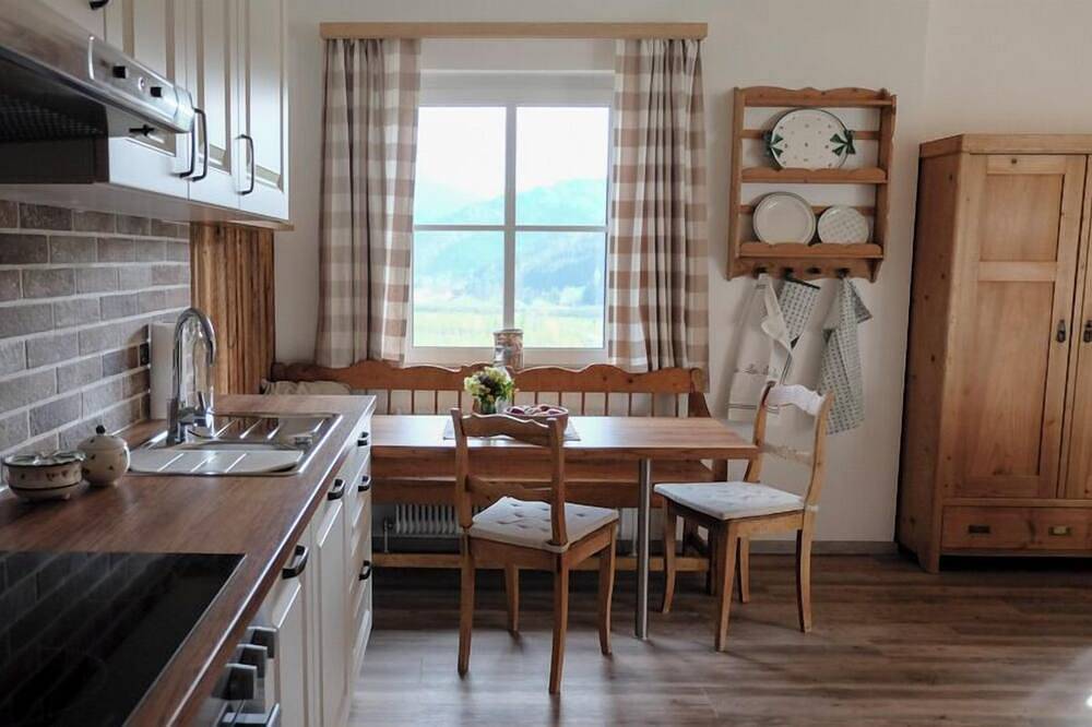 Ganze Wohnung, Exklusives Apartment im Landhaus-Flair mit freistehender Badewanne und Ausblick auf die Bergwelt in Lunz am See, Mostviertel Region