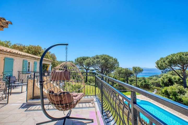 Villa pour 10 personnes, avec Terrasse et Jardin ainsi que Piscine et Vue dans Gigaro