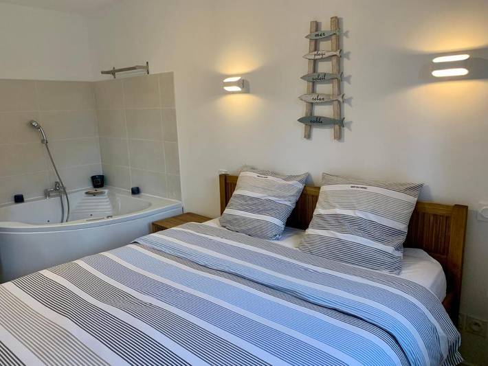 Appart’hôtel pour 5 personnes, avec jacuzzi ainsi que piscine et jardin