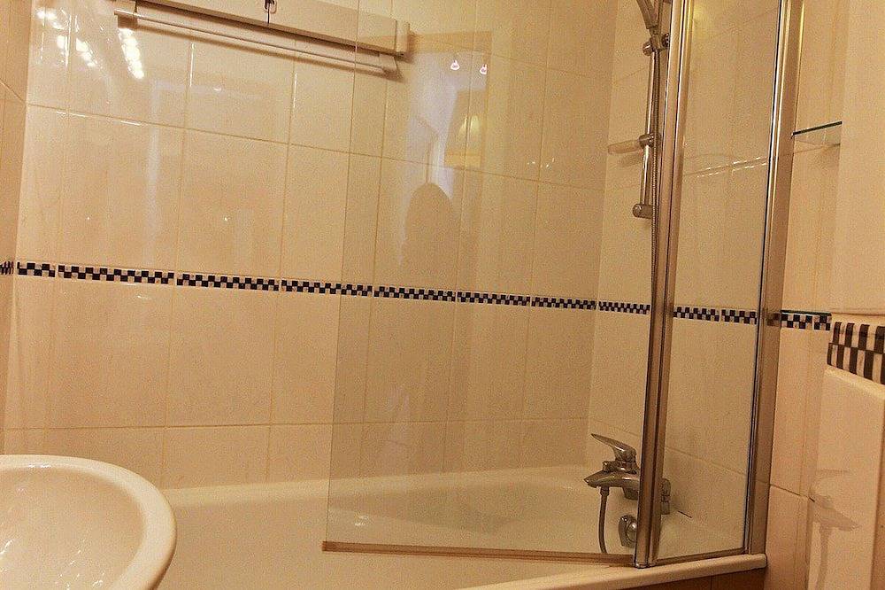 Entire apartment, Charming 2-room apartment at the foot of the slopes with balcony, for 4 people in Plagne Villages, La Plagne-Tarentaise