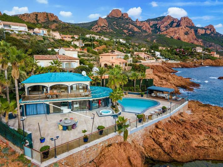 Location de vacances pour 6 personnes, avec terrasse ainsi que vue et piscine dans Plage d'Anthéor - 3