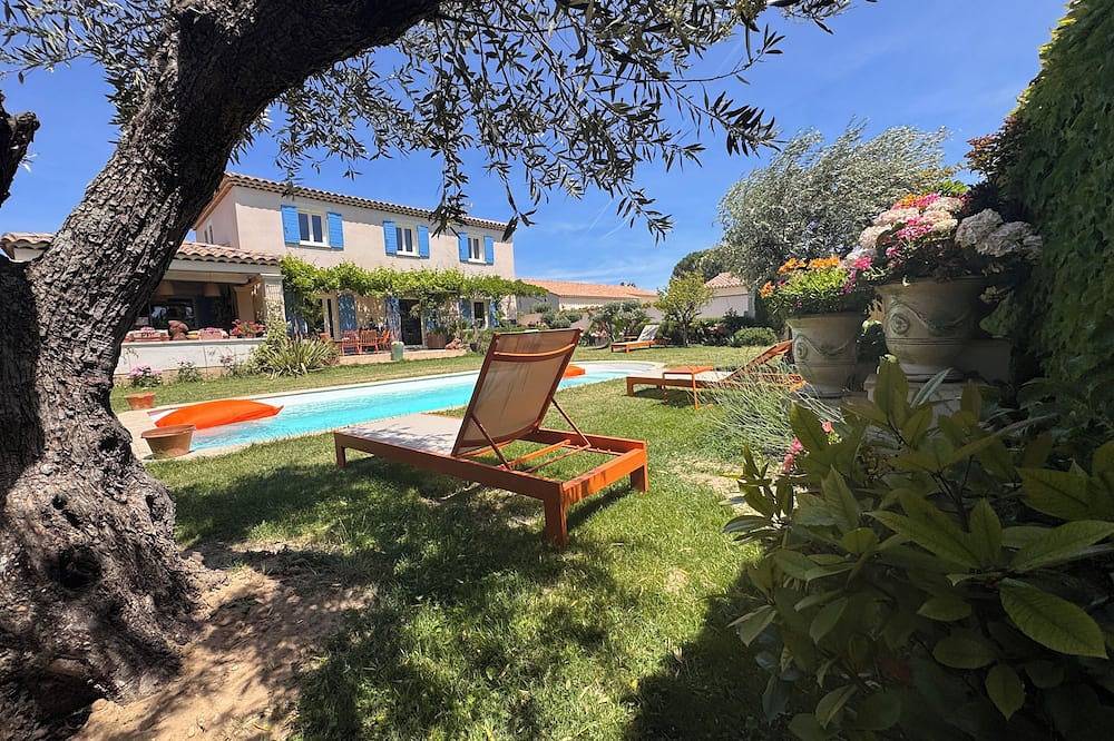 La Bastide des Romarins, In Provence in the heart of the Alpilles for 6 People in Plan-d'Orgon, Region de Arles