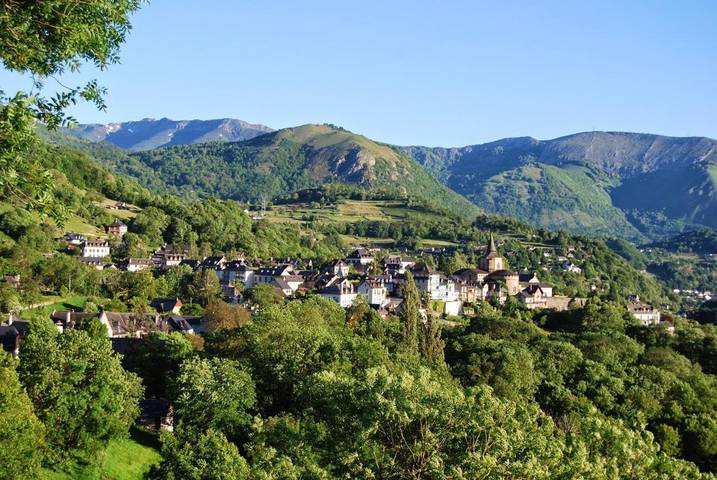 Hôtel pour 2 personnes, avec Terrasse ainsi que Jardin et Vue à Saint-Savin (Hautes-Pyrénées)