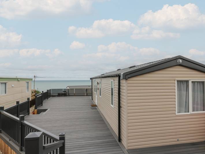 Caravan for 6 people, with garden in Cardigan Bay