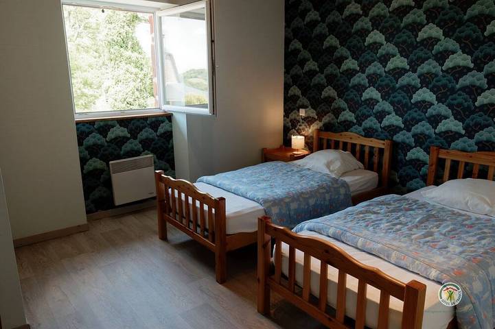 Location de vacances pour 8 personnes, avec jardin ainsi que piscine et terrasse à Lagleygeolle - 3