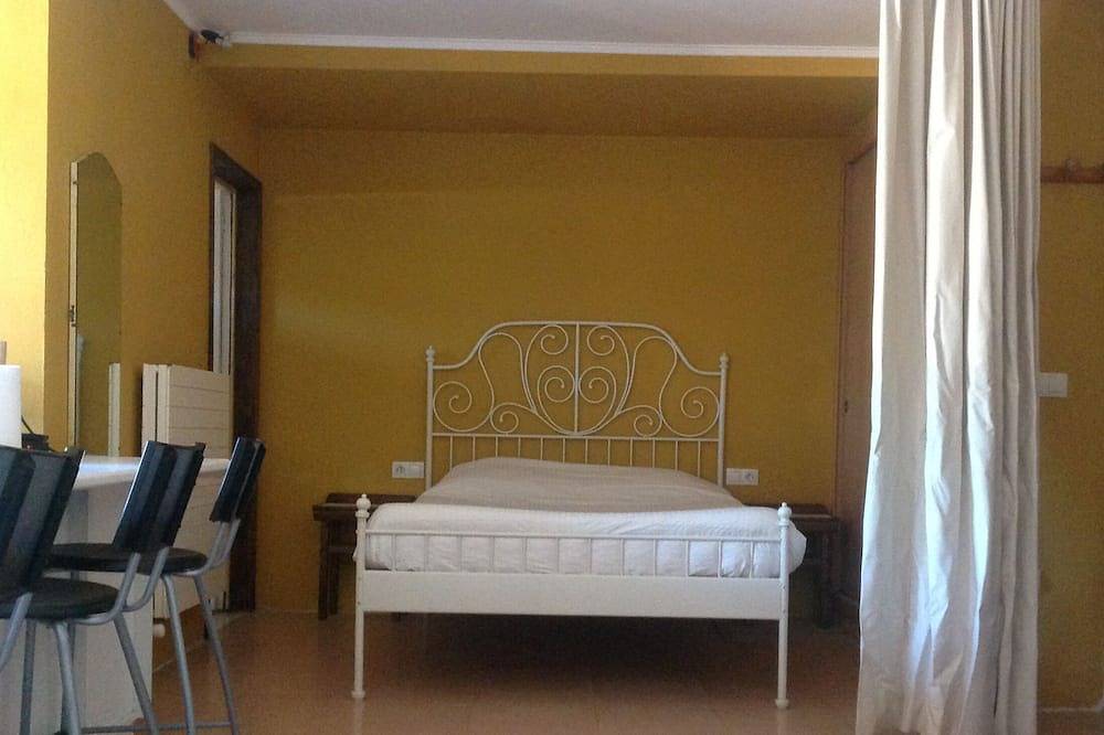 Entire apartment, Can Jenot - Studio 1 in Rabós, Upper Empordà