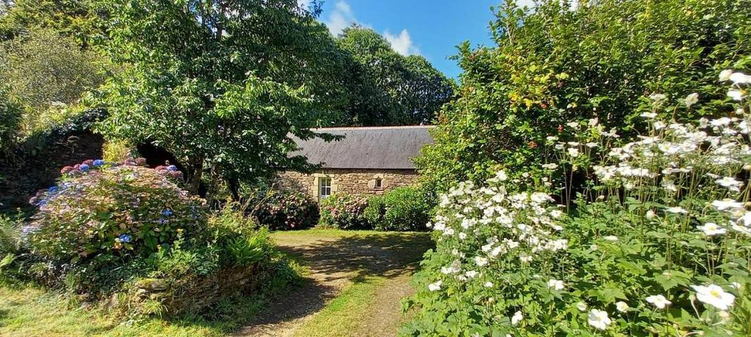 Location de vacances pour 6 personnes, avec vue ainsi que terrasse et jardin à Plogonnec - 3