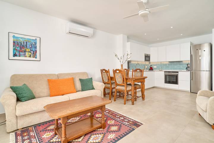 Apartamento entero, Apartamento 'Apartamento Moderno' con vistas al mar, Wi-Fi y aire acondicionado in Playa San Cristobal, Almuñecar