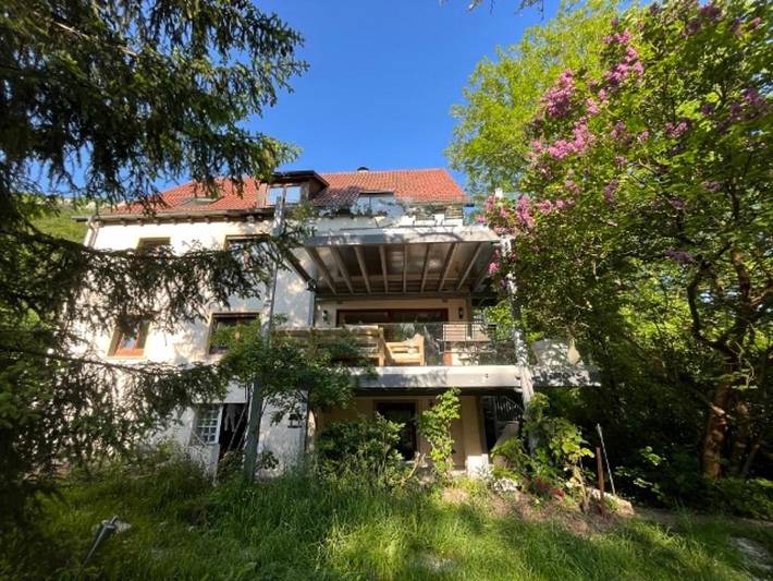 Ganze Ferienwohnung, Kiwi Retreat - Ferienwohnung 100qm, 2 Schlafzimmer, max. 6 Personen in Bad Urach, Albsteig Etappe 9