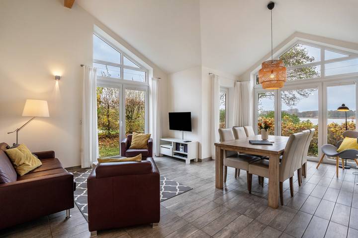 Holiday Home 'Weidenuferhaus' with Sea View, Private Terrace and Wi-Fi in Kosel, Rendsburg-Eckernfoerde region