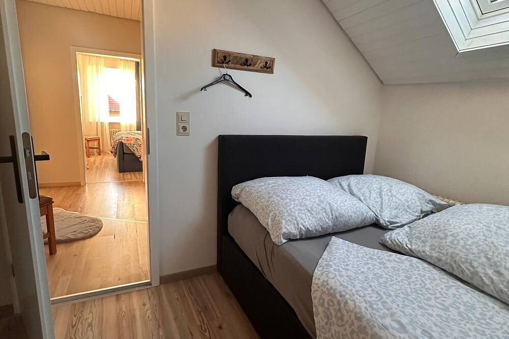 Ganze Wohnung, Modernes Ferienhaus mit Balkon und Badewanne (81 qm) in Furth im Wald, Ostbayern