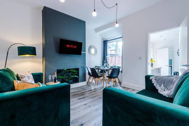Apartment for 7 people, with Garden in Crewe