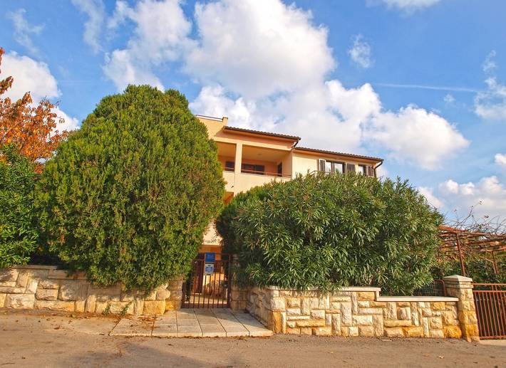 Apartamento entero, Apartamento de vacaciones para 4 personas con terraza in Banjole, Costa sur de Istria