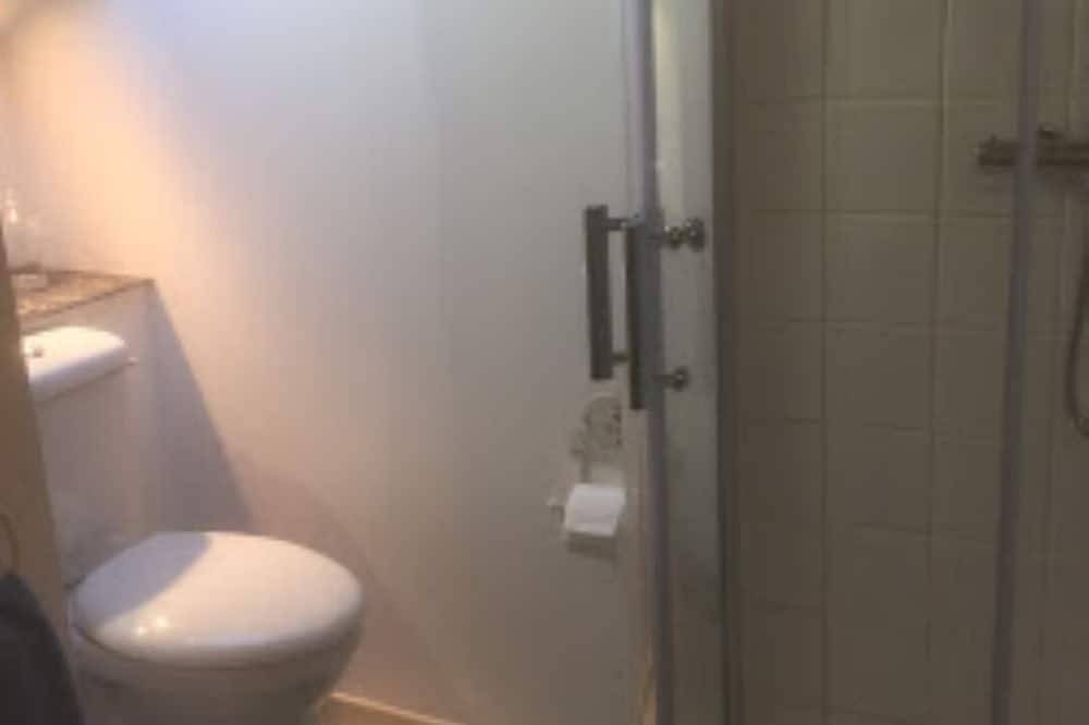 Près d'Aubeterre, chalet paisible avec de belles vues et piscine en Dordogne in Festalemps, Périgord Vert