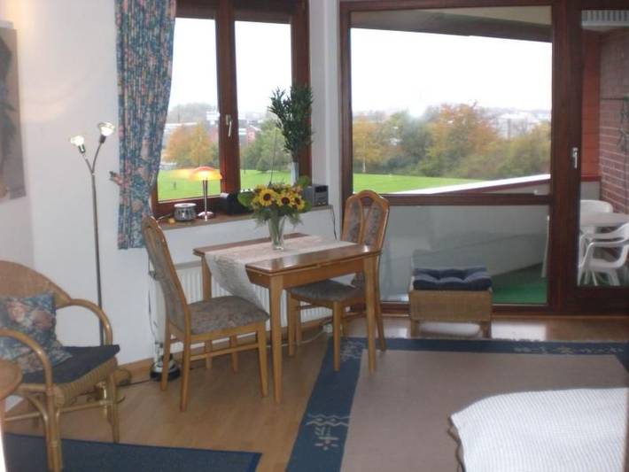 Ferienwohnung für 2 Personen, mit Balkon und Garten sowie Pool und Sauna in der Lübeck