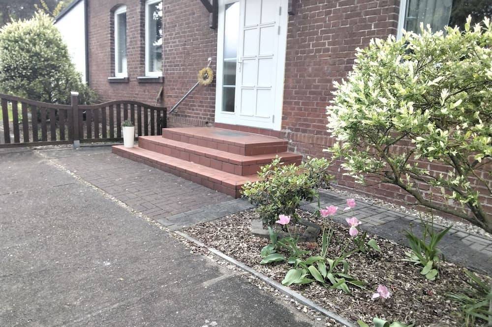 Ganze Wohnung, Haustierfreundliche Ferienwohnung mit Garten in Grütz, Rathenow
