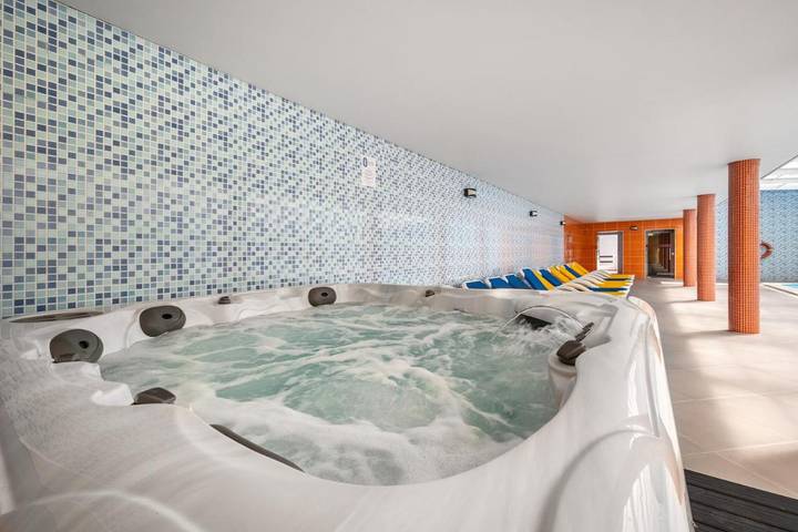Hotel para 3 pessoas, com jardim e jacuzzi em Monte Real