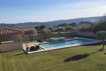 Location de vacances pour 10 personnes, avec jacuzzi à Pertuis