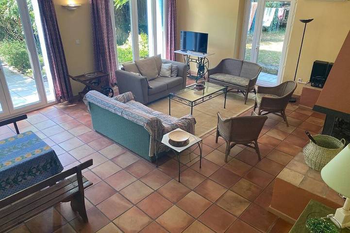 Gîte pour 8 personnes, avec jardin à Bagnols-sur-Cèze - 2