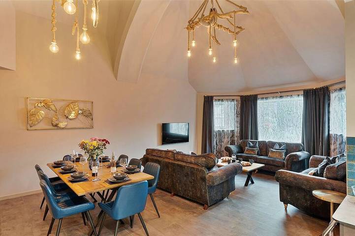 Chalet for 8 people, with garden and terrace in Newquay