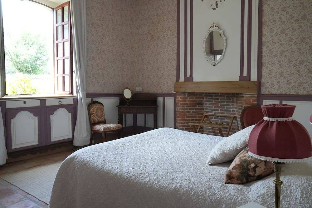 Charming gîte Domaine des Glycines heated pool Lussat Limousin 6-12 pers in Lussat, Aubusson und Umgebung