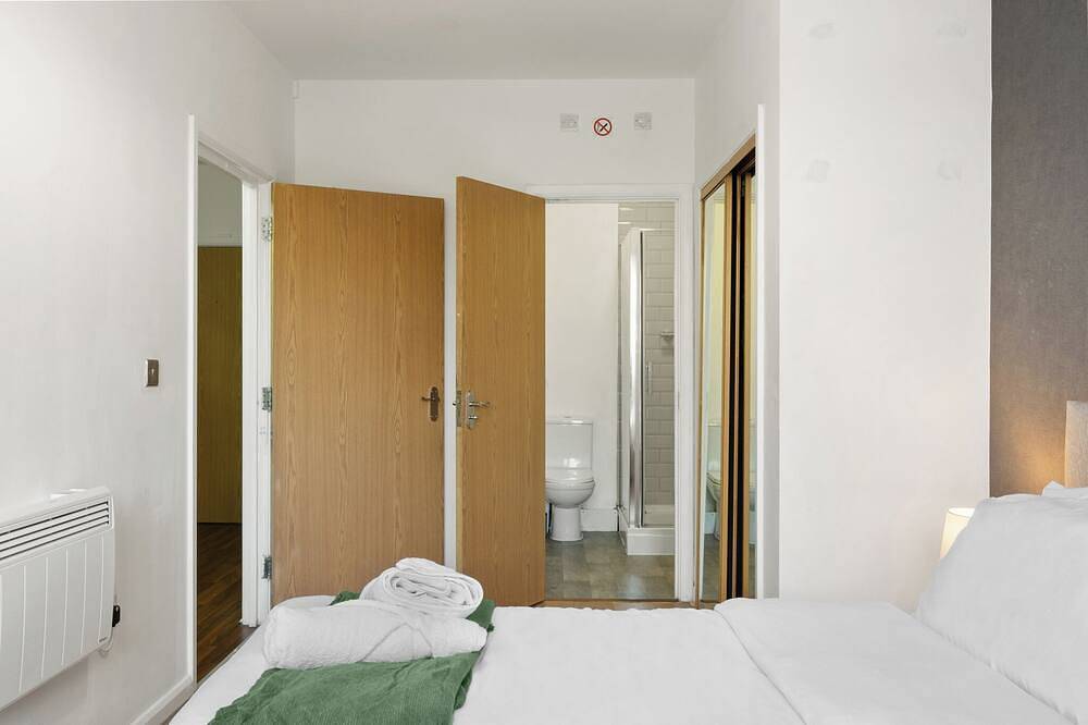 Apartamento entero, Spacious 2 Bedroom 2 Bath In Watford Central • Free Parking • Sleeps 6 in Watford, Hertfordshire