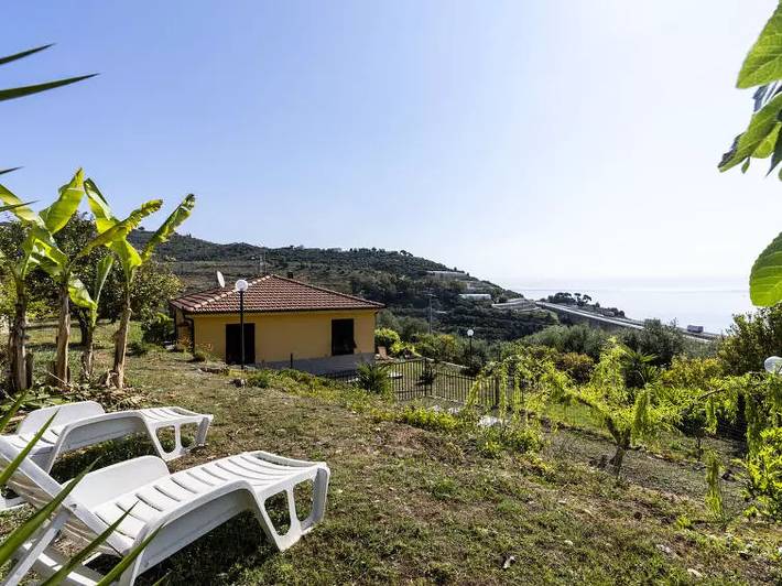 Ferienhaus für 4 Personen, mit Terrasse und Garten in San Lorenzo al Mare