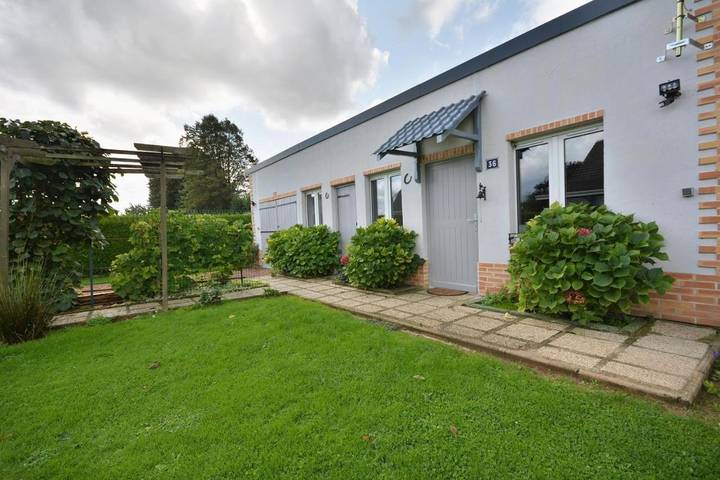 Gîte pour 3 personnes, avec terrasse ainsi que vue et jardin à Buigny-Saint-Maclou