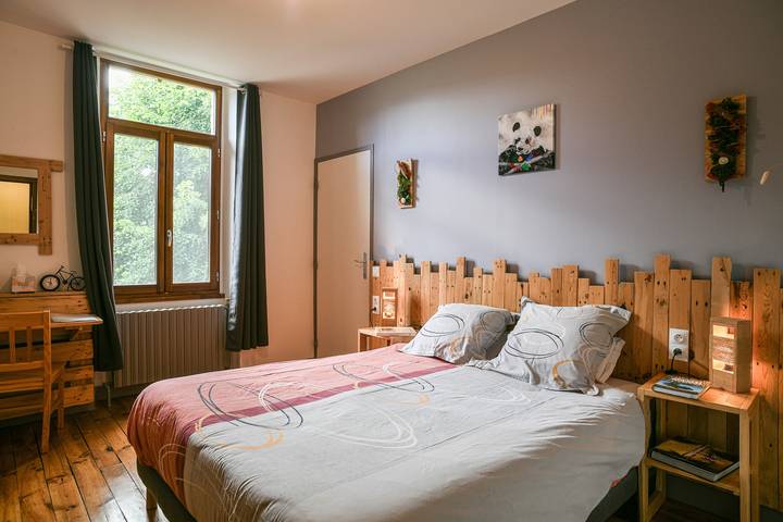 La Palette Guest Room with Mountain View, Shared Garden & Wi-Fi in Saint-Franc, Chambéry region