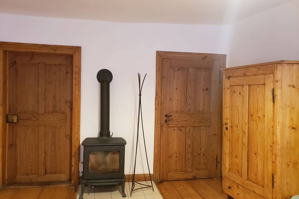 Ganze Wohnung, Gästezimmer Südfrankreich, lehmgeputzes Bad, Badewanne, Garten, Sauna, Küche in Greiz, Region Greiz