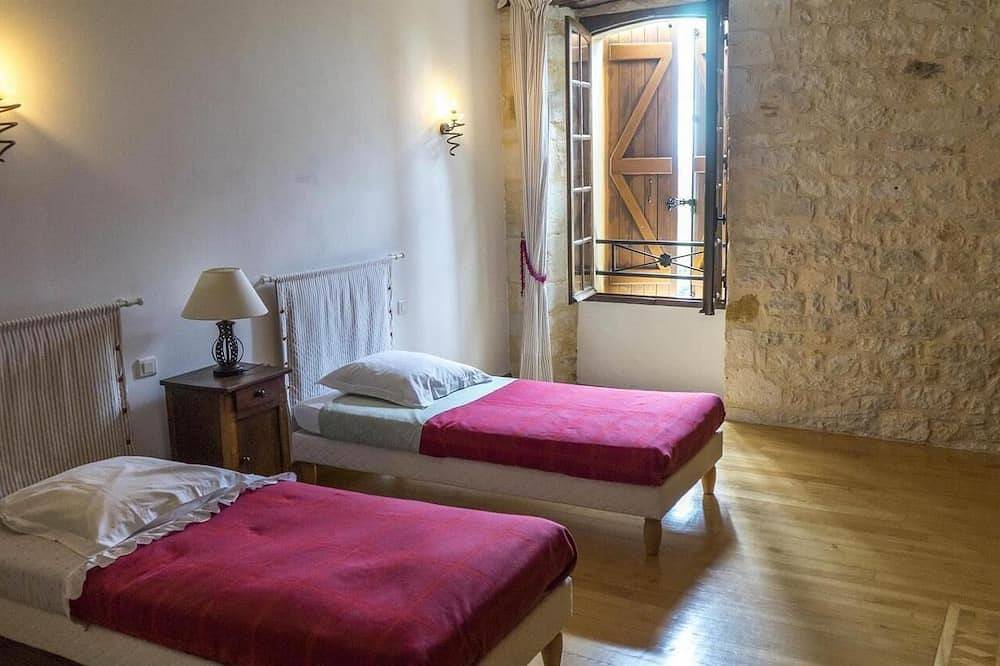 Domaine d'Aymare, 12-person gîte in Le Vigan (Midi-Pyrenees), Lot