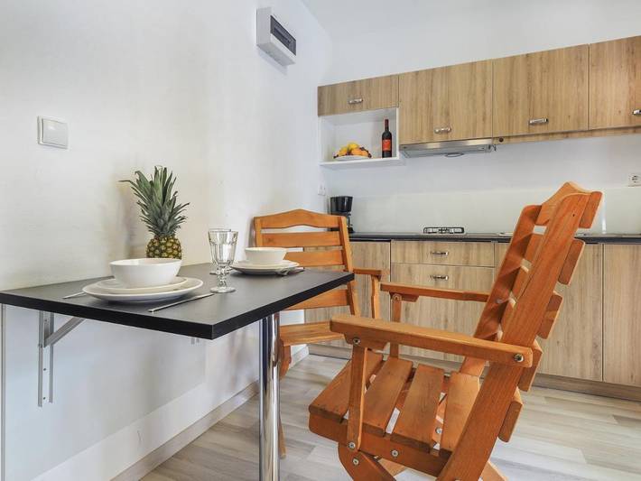 Camping pour 3 personnes, avec jardin ainsi que vue et piscine, animaux acceptés dans Split-Dalmatie - 4