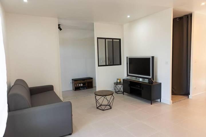 Location de vacances pour 6 personnes, avec piscine ainsi que terrasse et jardin, animaux acceptés à Sainte-Trie