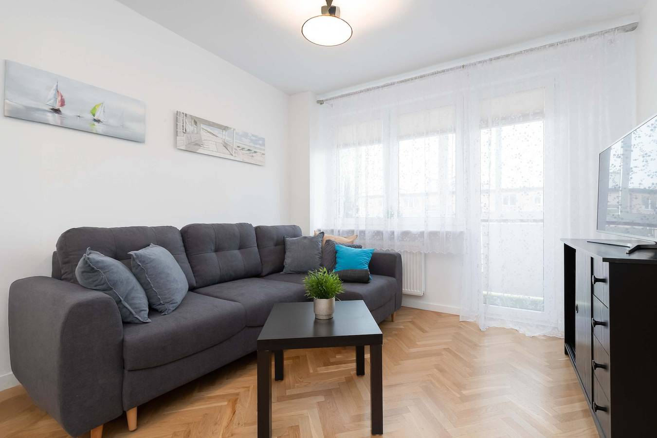 Entire apartment, Skwer Kosciuszki 17-19 | Gdynia | Spacious Apartment | Next to the Sea | Balcony  in Gdynia, Tricity