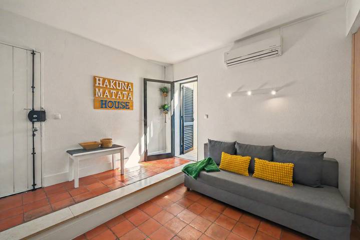 Entire apartment, Apartment 'Hakuna Matata House' with Shared Pool, Wi-Fi and Air Conditioning in Portimão, Faro District