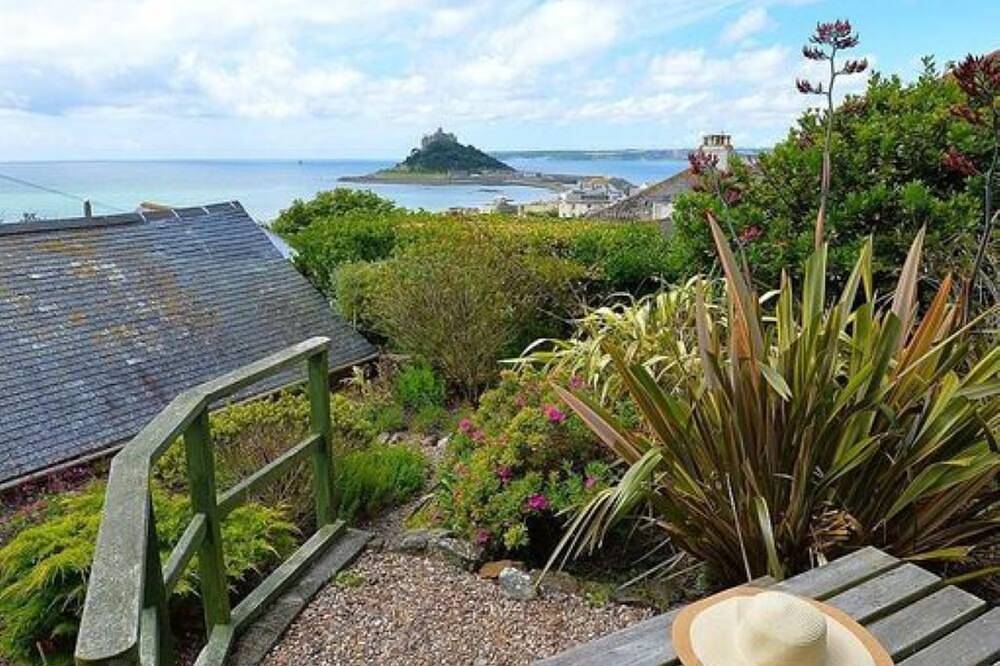 Castle View - Charakter und geräumiges Cottage. Privater Garten. Panoramablick auf das Meer in Marazion, Cornwall