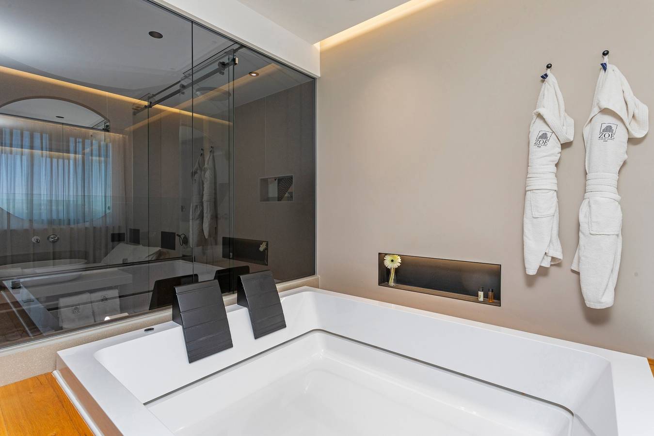 Bed and Breakfast 'Zoe Luxury Suites - Deluxe 03' met zeezicht, internet en airconditioning, foto 13