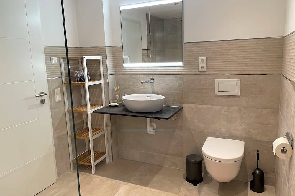 Very nice, newly renovated vacation home near Kochel am See for up to 10 people in Großweil, Das Blaue Land