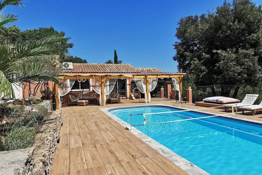 Grande villa 13 personnes dans le Var – Piscine chauffée, familles & groupes. in Flassans-sur-Issole, Côte méditerranéenne (France)