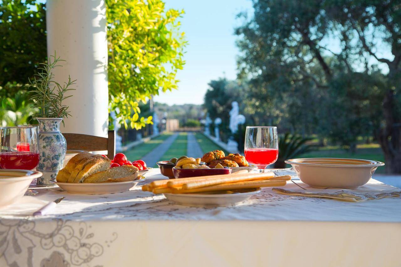 Villa dei Sogni-8 minuti dal mare di Gallipoli-Intera Villa con Piscina Privata 50 mq e parco di 10000 mq In Uso Esclusivo-5 camere -comoda 8-10 fino 14 ospiti in Neviano, Golf von Tarent