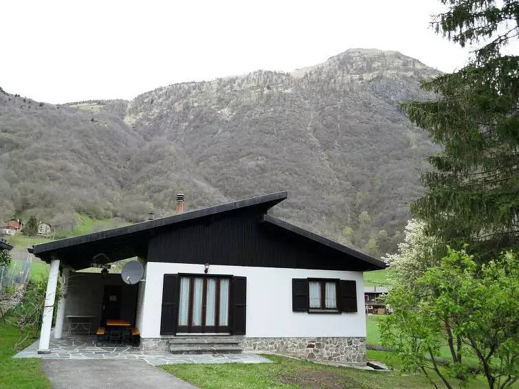 Huis 6 Personen in Blenio, Lepontine Alps