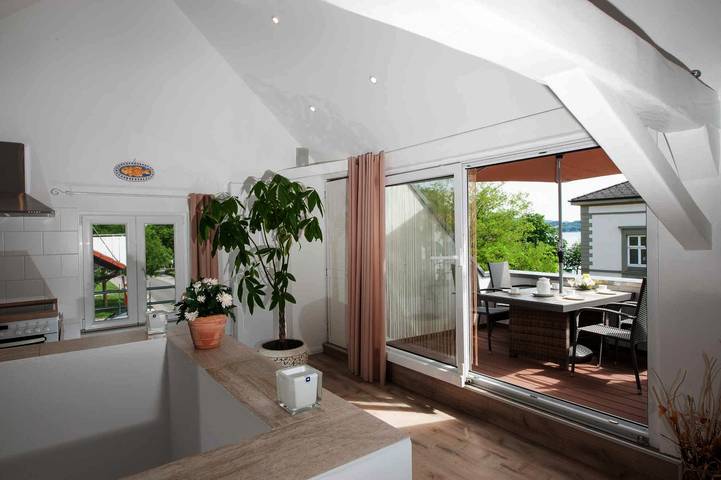 Ferienwohnung für 6 Personen, mit Balkon und Seeblick in Radolfzell am Bodensee - 2