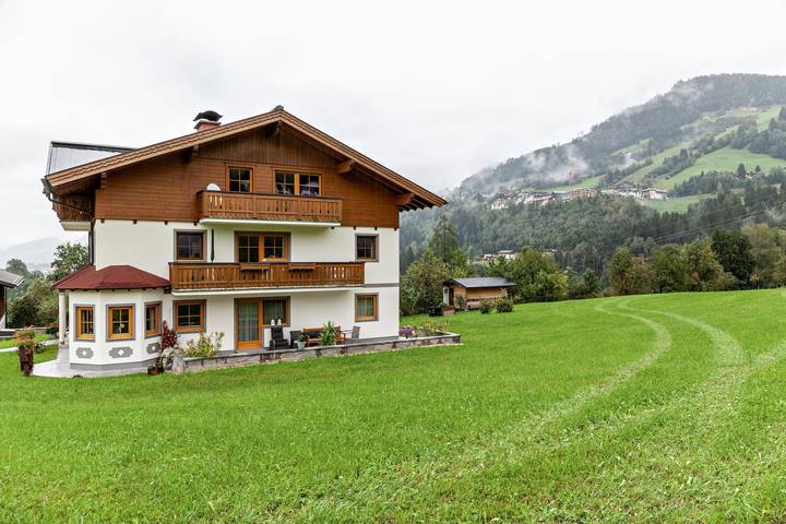 Ferienwohnung für 12 Personen, mit Garten