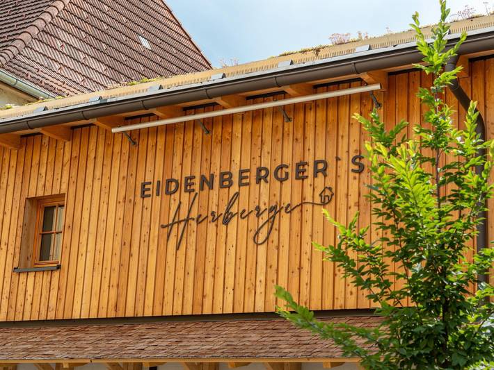 Eidenberger's Herberge - Doppelzimmer, Dusche, Wc, gartenseitig, Og (4) in Linz-Wels