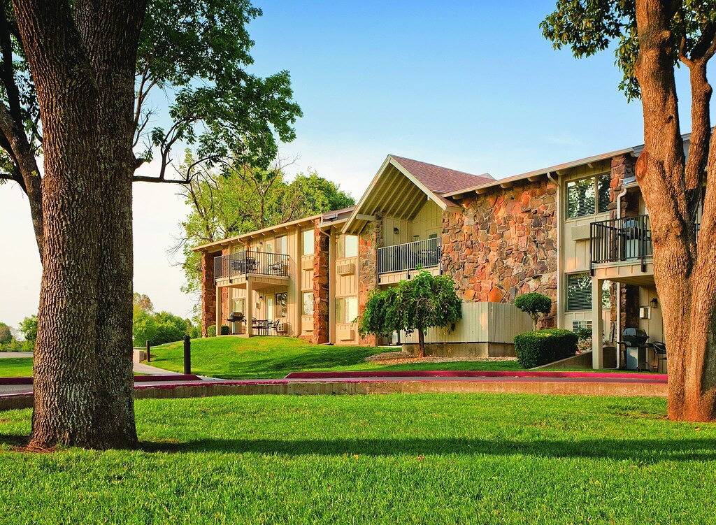 Hotel for 4 Guests in Ozark Mountains, Monkey Island