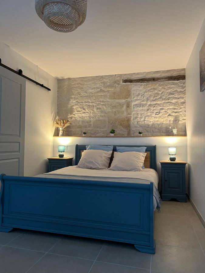 Location de vacances pour 2 personnes, avec Terrasse ainsi que Jardin et Vue à Coulon - 3