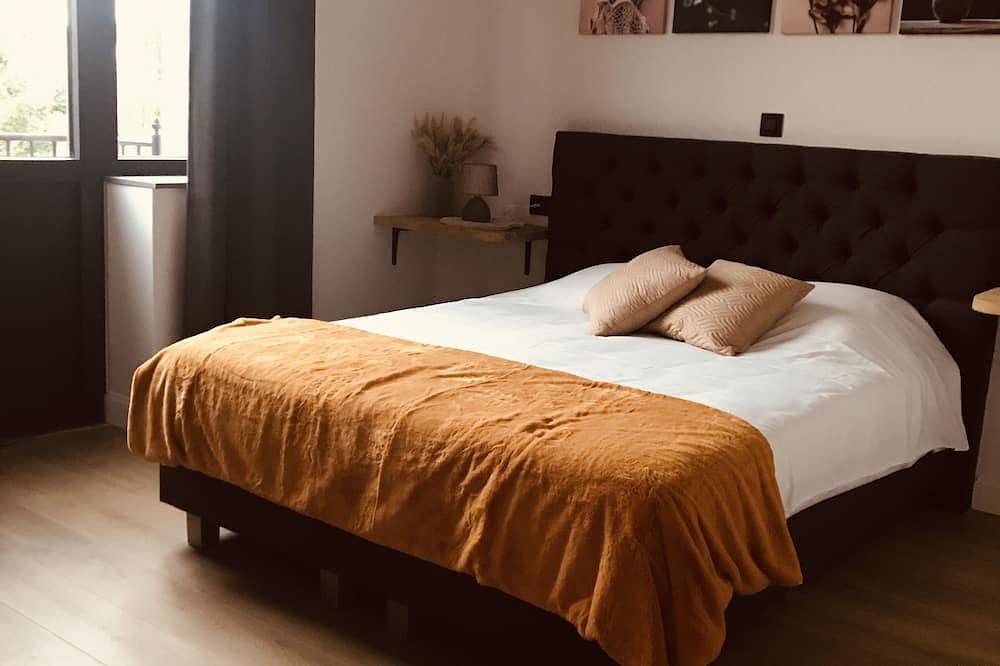 Luxury historic building of former station master in Sijsele, Damme (Belgien)