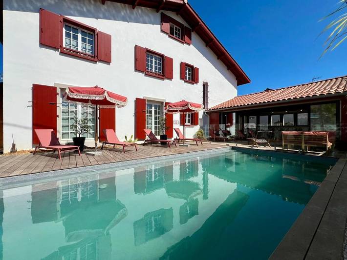 Hotel para 3 personas, con jardín además de terraza y piscina - 1