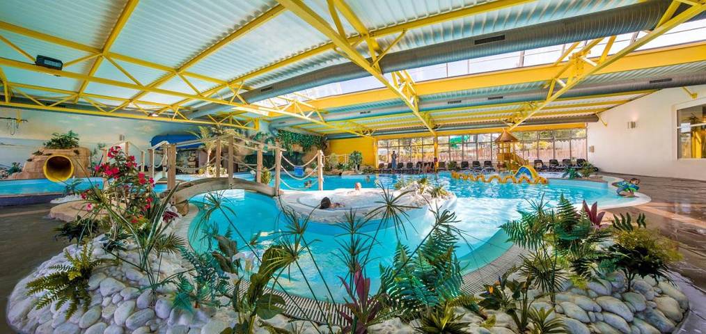 Camping pour 4 personnes, avec Terrasse et Jacuzzi ainsi que Jardin et Piscine à Château-d'Olonne