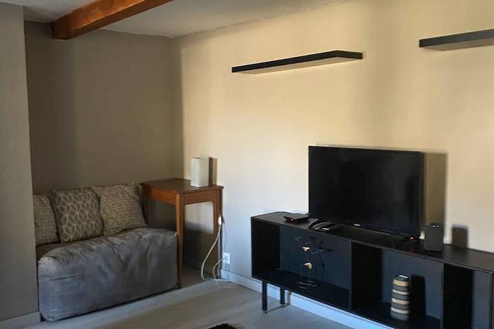 Apartamento entero, 15 km from Orange, Avignon and Carpentras, 5 km from Châteauneuf-du-Pape, in Bédarrides, Vaucluse